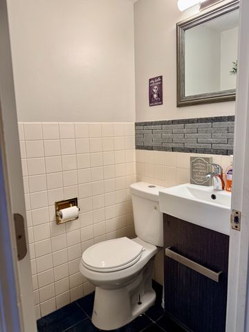 16062 Woodlawn East Avenue, South Holland, IL 60473