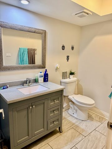 16062 Woodlawn East Avenue, South Holland, IL 60473