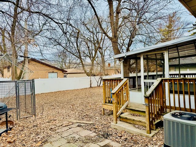 16062 Woodlawn East Avenue, South Holland, IL 60473