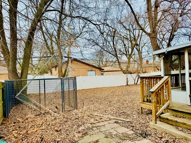 16062 Woodlawn East Avenue, South Holland, IL 60473