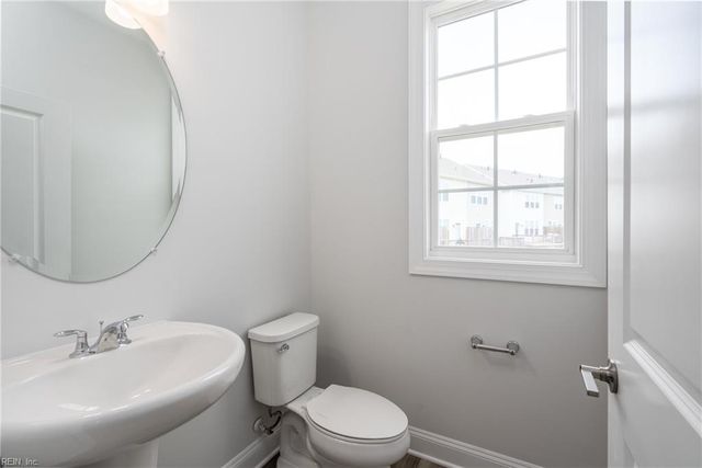 2011 Stanford LN, Newport News, VA 23608