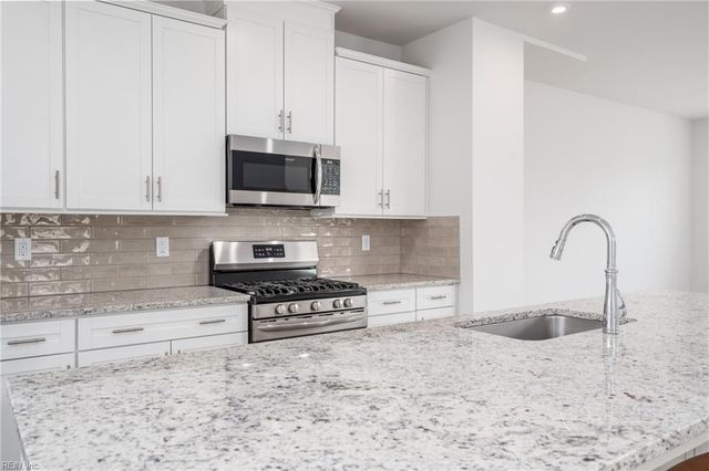 2011 Stanford LN, Newport News, VA 23608