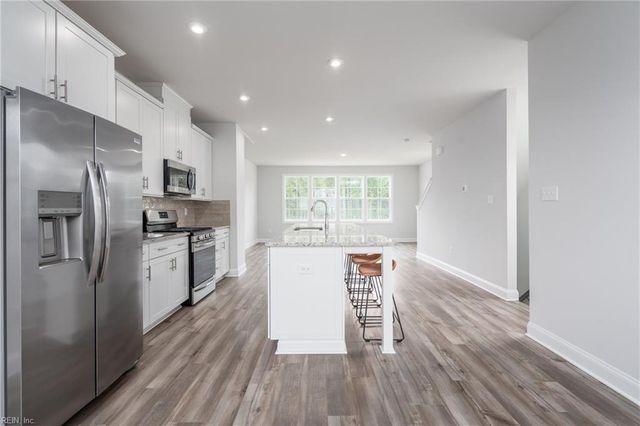 2011 Stanford LN, Newport News, VA 23608