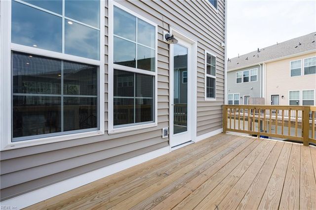 2011 Stanford LN, Newport News, VA 23608