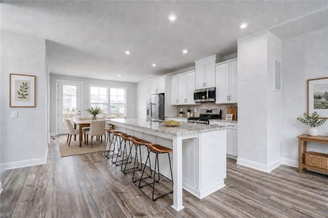 2011 Stanford LN, Newport News, VA 23608