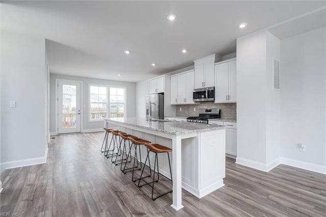 2011 Stanford LN, Newport News, VA 23608