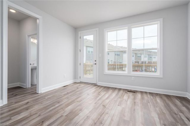 2011 Stanford LN, Newport News, VA 23608