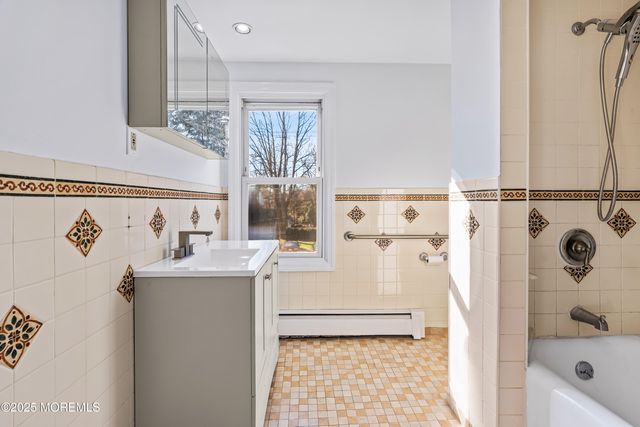 21 Henry Street, Freehold, NJ 07728