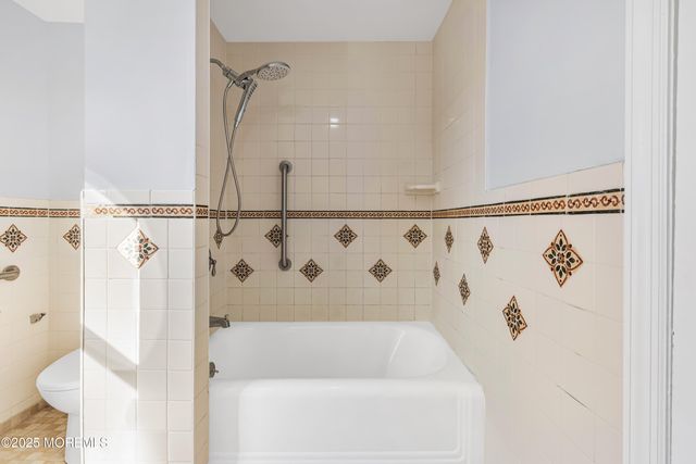 21 Henry Street, Freehold, NJ 07728