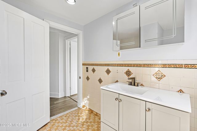 21 Henry Street, Freehold, NJ 07728