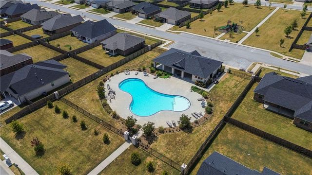 928 Sugar Pine Street, Tontitown, AR 72762