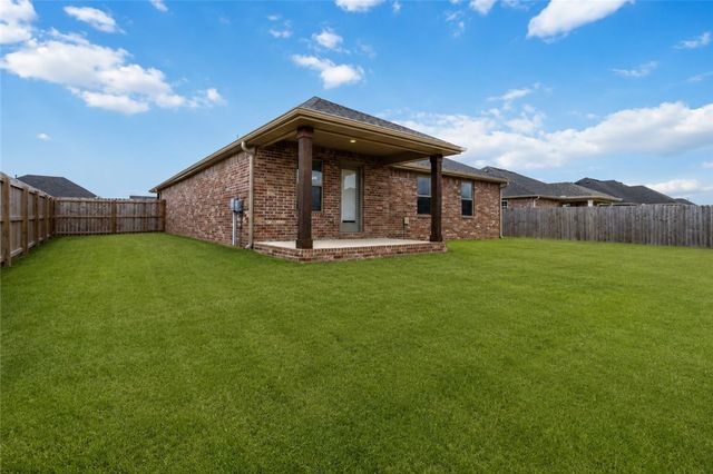 928 Sugar Pine Street, Tontitown, AR 72762