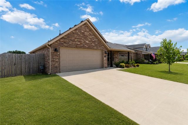 928 Sugar Pine Street, Tontitown, AR 72762
