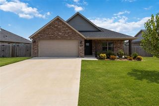 928 Sugar Pine Street, Tontitown, AR 72762