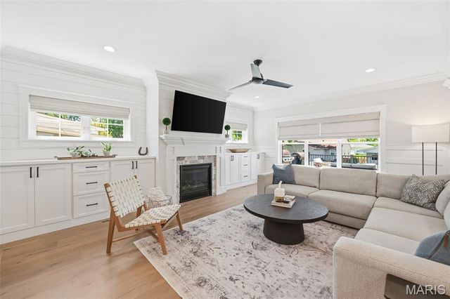 919 Poinsetta Lane, Kirkwood, MO 63122