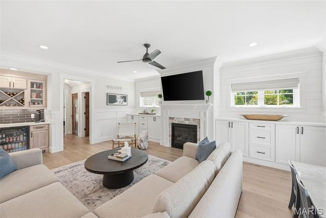 919 Poinsetta Lane, Kirkwood, MO 63122