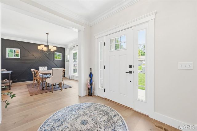 919 Poinsetta Lane, Kirkwood, MO 63122