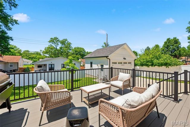 919 Poinsetta Lane, Kirkwood, MO 63122