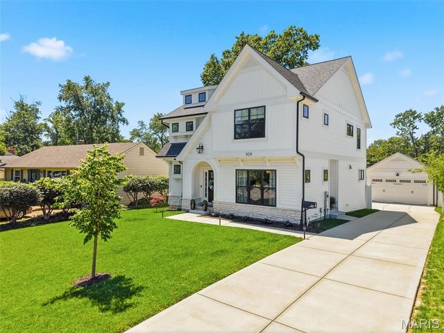 919 Poinsetta Lane, Kirkwood, MO 63122