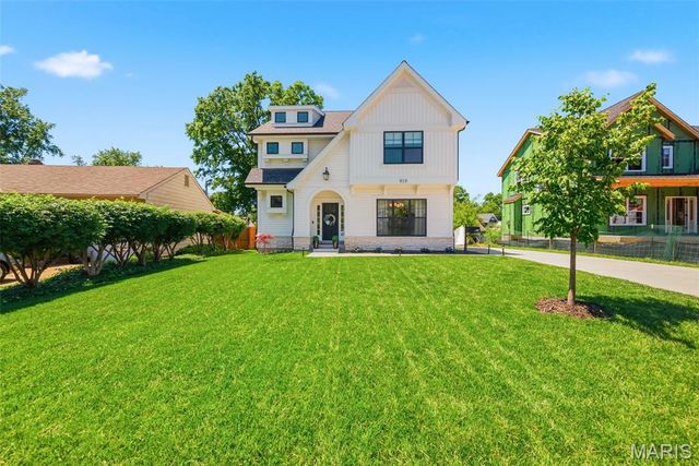 919 Poinsetta Lane, Kirkwood, MO 63122