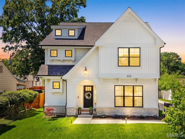 919 Poinsetta Lane, Kirkwood, MO 63122