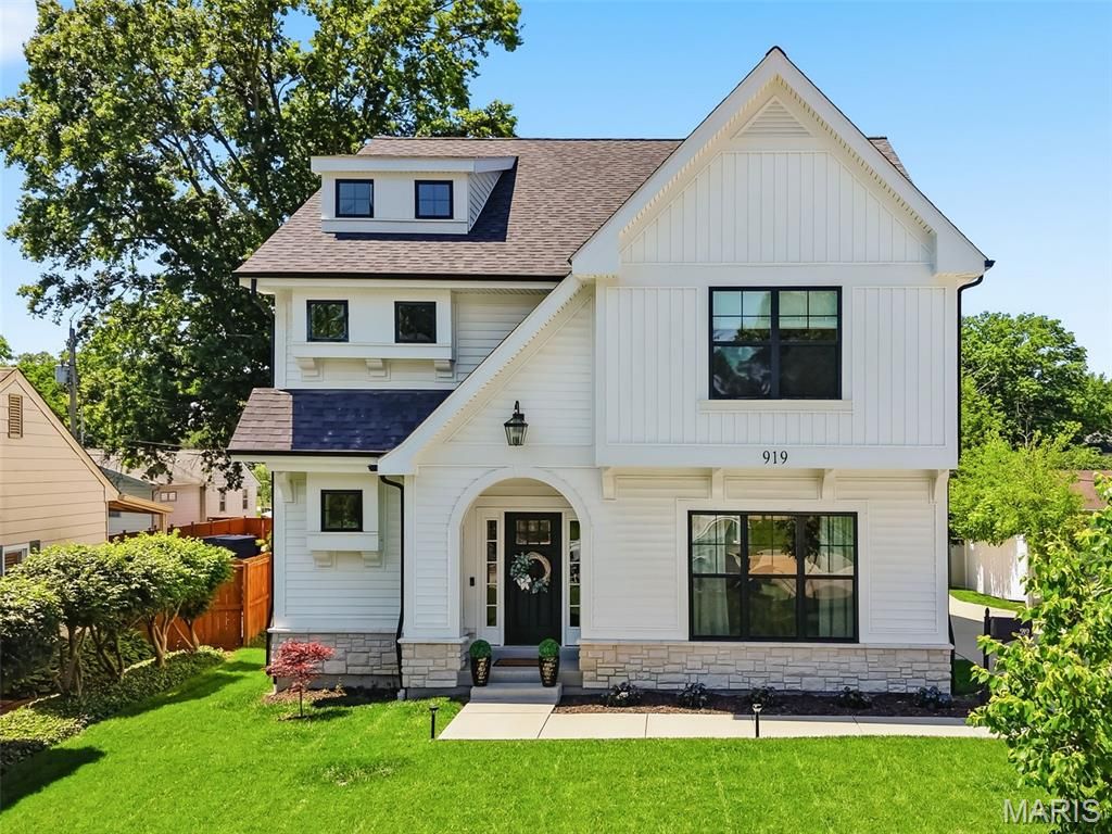 919 Poinsetta Lane, Kirkwood, MO 63122