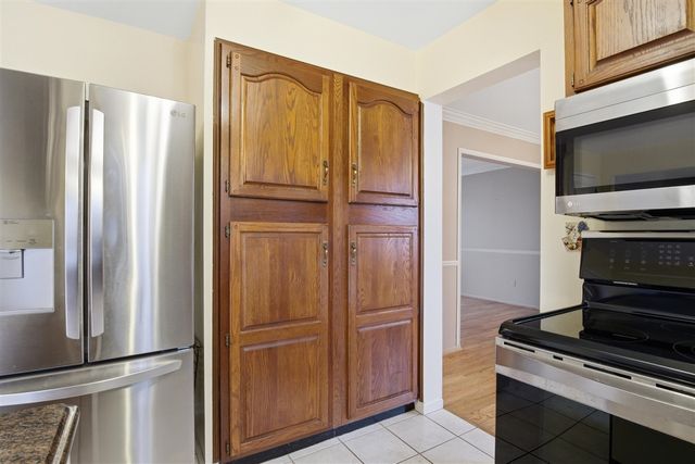 21467 Chestnut Lane, Farmington, MI 48336