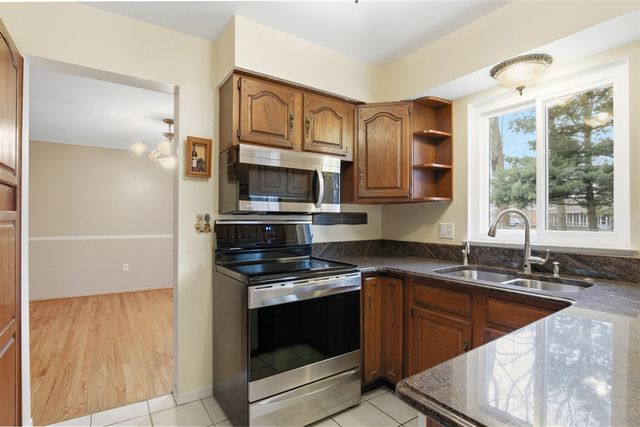 21467 Chestnut Lane, Farmington, MI 48336