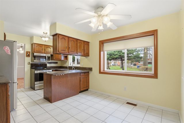 21467 Chestnut Lane, Farmington, MI 48336