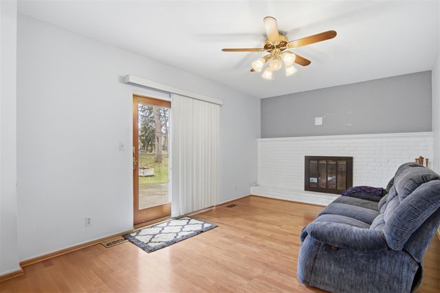 21467 Chestnut Lane, Farmington, MI 48336