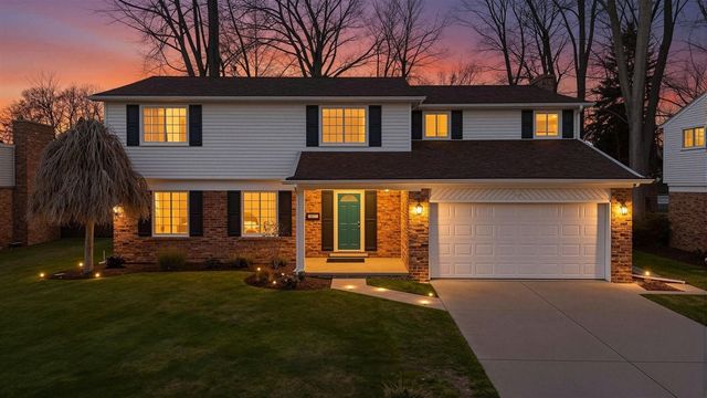 21467 Chestnut Lane, Farmington, MI 48336