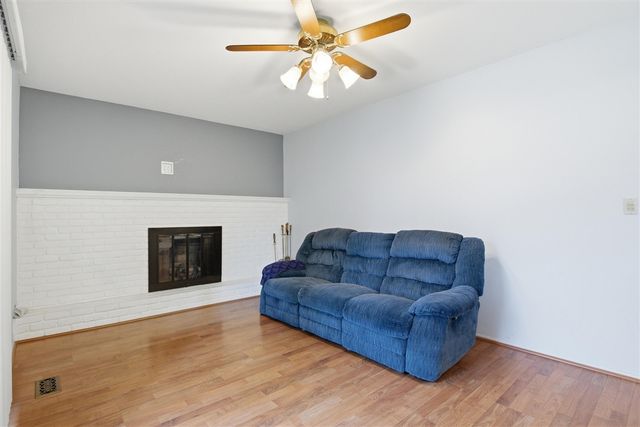 21467 Chestnut Lane, Farmington, MI 48336