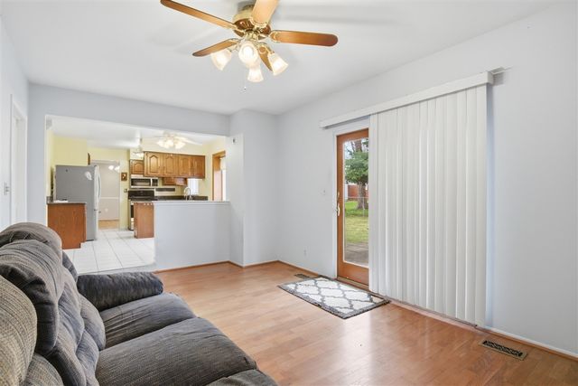 21467 Chestnut Lane, Farmington, MI 48336