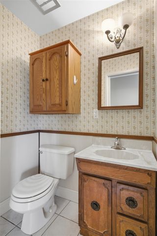 21467 Chestnut Lane, Farmington, MI 48336