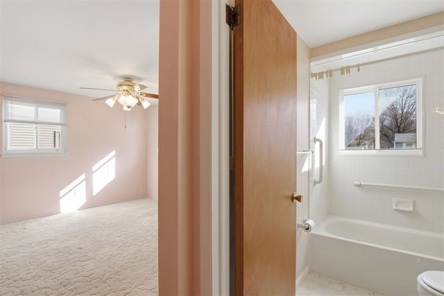 21467 Chestnut Lane, Farmington, MI 48336