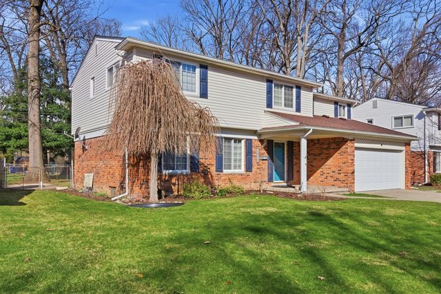 21467 Chestnut Lane, Farmington, MI 48336