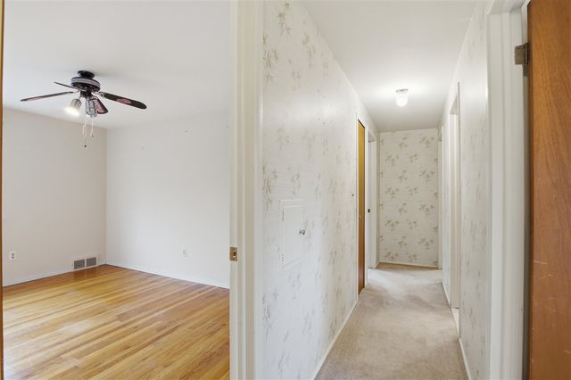 21467 Chestnut Lane, Farmington, MI 48336