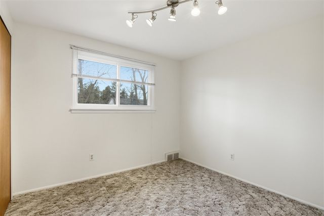 21467 Chestnut Lane, Farmington, MI 48336