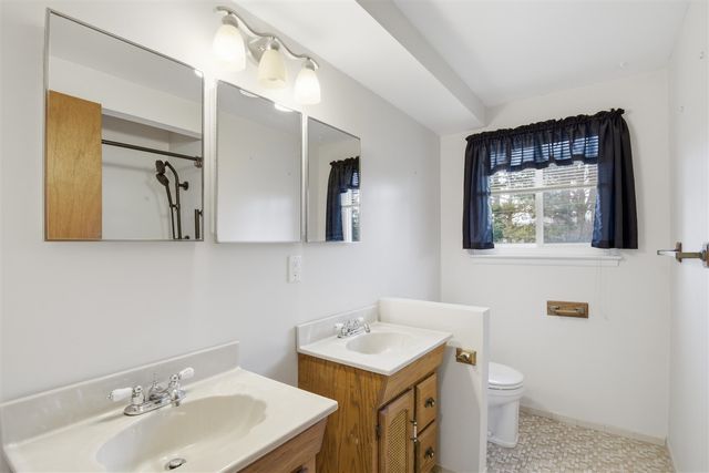 21467 Chestnut Lane, Farmington, MI 48336