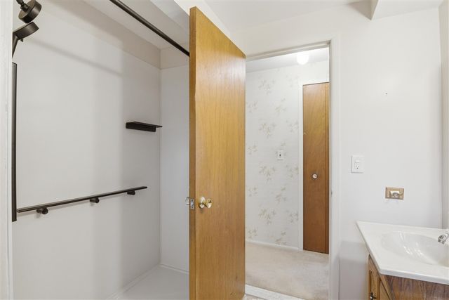 21467 Chestnut Lane, Farmington, MI 48336