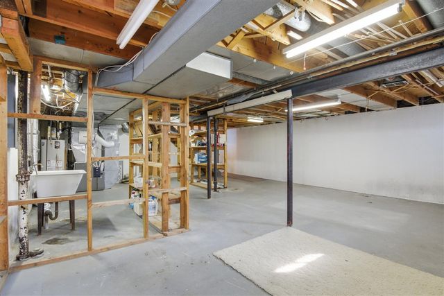 21467 Chestnut Lane, Farmington, MI 48336