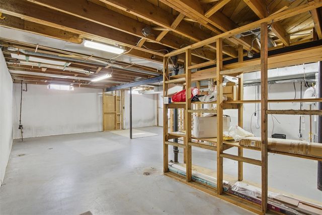 21467 Chestnut Lane, Farmington, MI 48336