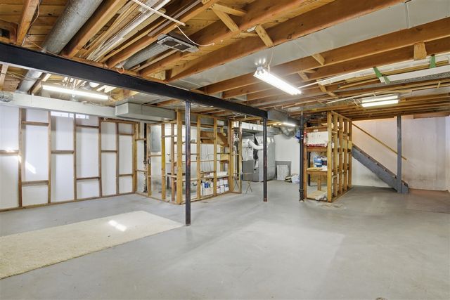 21467 Chestnut Lane, Farmington, MI 48336