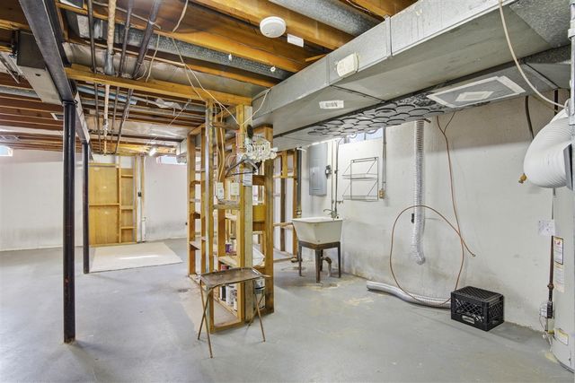 21467 Chestnut Lane, Farmington, MI 48336