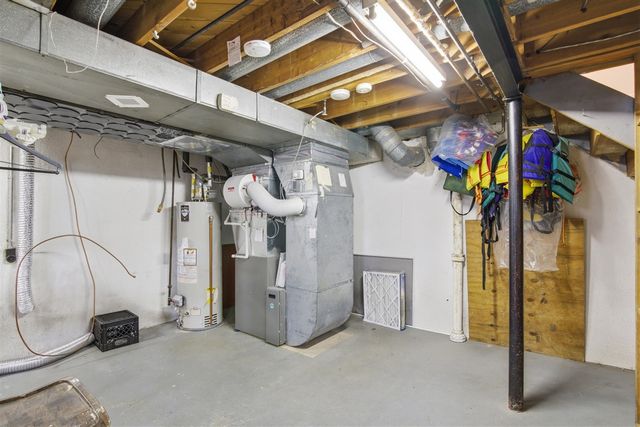 21467 Chestnut Lane, Farmington, MI 48336