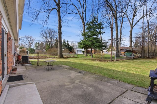 21467 Chestnut Lane, Farmington, MI 48336