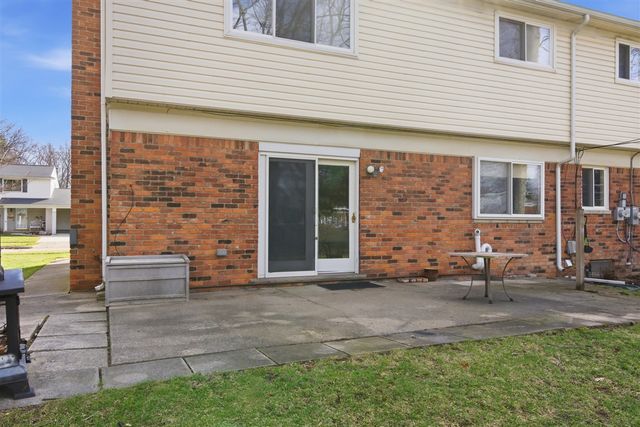 21467 Chestnut Lane, Farmington, MI 48336