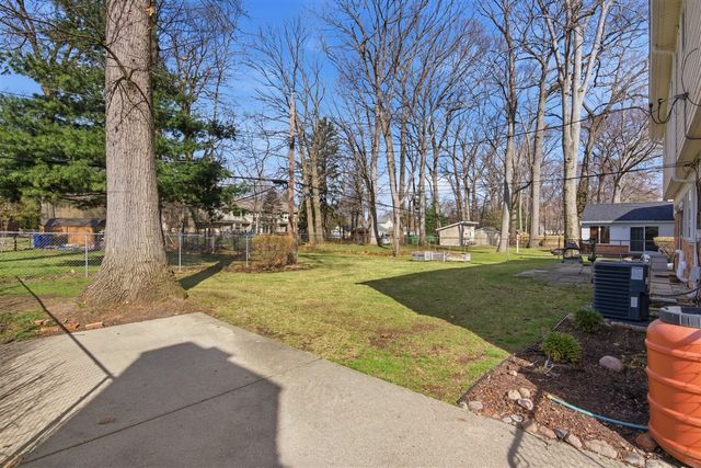 21467 Chestnut Lane, Farmington, MI 48336