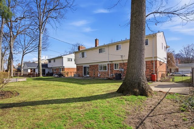 21467 Chestnut Lane, Farmington, MI 48336