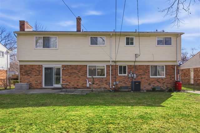 21467 Chestnut Lane, Farmington, MI 48336